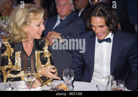 Monaco, Monaco. 30 Okt, 2018. Monaco, Monte Carlo - 30. Oktober 2018: Goldenfoot, die Meister Promenade Award Gala mit Prinzessin Camilla de Bourbon des Deux Siciles und Edinson Cavani. Goldene Fuß, Awards, Fussball, Fussball, Fussballer, Sport, Sportler, | Verwendung der weltweiten Kredit: dpa/Alamy leben Nachrichten Stockfoto