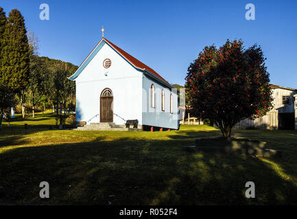 Treze Tilias, Santa Catarina, Brasilien. 22. Juli 2017. Nossa Senhora da Saude Kirche, na Linha Pinhal in Treze Tilias, Santa Catarina, Brasilien. Credit: Ricardo Ribas/SOPA Images/ZUMA Draht/Alamy leben Nachrichten Stockfoto