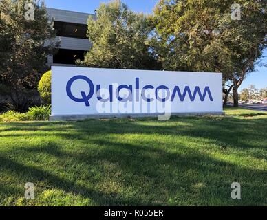 Peking, China. 2 Nov, 2018. Datei Foto von Qualcomm zeigt Logo Zeichen auf Qualcomm campus Gebäude in San Diego, Kalifornien, USA. Quelle: Xinhua/Alamy leben Nachrichten Stockfoto