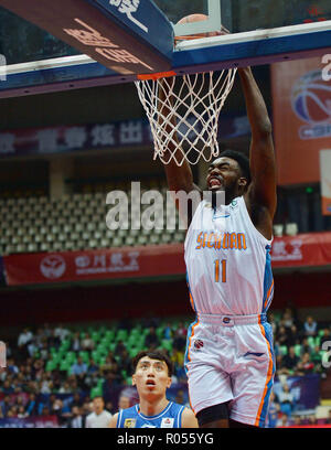 Chengdu Chengdu, China. 2 Nov, 2018. Chengdu, China - Sichuan Wuliang Jinzun Basketball Team Niederlagen Tianjin Binhai Yunshang 2018/19 102-99 an CBA in Chengdu, Südwesten ChinaÃ¢â'¬â"¢s Provinz Sichuan. Credit: SIPA Asien/ZUMA Draht/Alamy leben Nachrichten Stockfoto