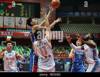 Chengdu Chengdu, China. 2 Nov, 2018. Chengdu, China - Sichuan Wuliang Jinzun Basketball Team Niederlagen Tianjin Binhai Yunshang 2018/19 102-99 an CBA in Chengdu, Südwesten ChinaÃ¢â'¬â"¢s Provinz Sichuan. Credit: SIPA Asien/ZUMA Draht/Alamy leben Nachrichten Stockfoto