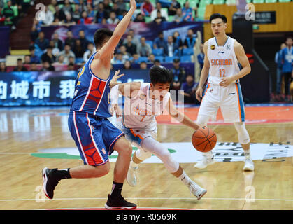 Chengdu Chengdu, China. 2 Nov, 2018. Chengdu, China - Sichuan Wuliang Jinzun Basketball Team Niederlagen Tianjin Binhai Yunshang 2018/19 102-99 an CBA in Chengdu, Südwesten ChinaÃ¢â'¬â"¢s Provinz Sichuan. Credit: SIPA Asien/ZUMA Draht/Alamy leben Nachrichten Stockfoto