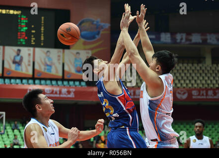 Chengdu Chengdu, China. 2 Nov, 2018. Chengdu, China - Sichuan Wuliang Jinzun Basketball Team Niederlagen Tianjin Binhai Yunshang 2018/19 102-99 an CBA in Chengdu, Südwesten ChinaÃ¢â'¬â"¢s Provinz Sichuan. Credit: SIPA Asien/ZUMA Draht/Alamy leben Nachrichten Stockfoto