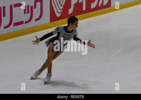 Helsinki, Finnland. 2. Nov 2018. Natalia Zabiialko/Alexander Enbert (RUS) während in Paris kurz Programm der ISU-GP von Eiskunstlauf Helsinki 2018 an der Helsinki Ice Hall (Helsingin Jaahalli) am Freitag, 02. November 2018. HELSINKI. (Nur redaktionelle Nutzung, eine Lizenz für die gewerbliche Nutzung erforderlich. Keine Verwendung in Wetten, Spiele oder einer einzelnen Verein/Liga/player Publikationen.) Credit: Taka Wu/Alamy leben Nachrichten Stockfoto