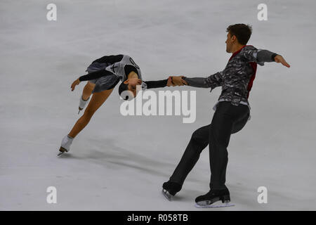 Helsinki, Finnland. 2. Nov 2018. Natalia Zabiialko/Alexander Enbert (RUS) während in Paris kurz Programm der ISU-GP von Eiskunstlauf Helsinki 2018 an der Helsinki Ice Hall (Helsingin Jaahalli) am Freitag, 02. November 2018. HELSINKI. (Nur redaktionelle Nutzung, eine Lizenz für die gewerbliche Nutzung erforderlich. Keine Verwendung in Wetten, Spiele oder einer einzelnen Verein/Liga/player Publikationen.) Credit: Taka Wu/Alamy leben Nachrichten Stockfoto