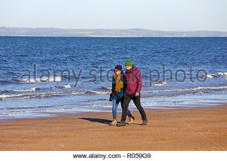 Gullane, Vereinigtes Königreich. 2. November 2018. UK Wetter: Sonnig aber kalt Tag auf Gullane Bents Strand, East Lothian, Schottland. Quelle: Craig Brown/Alamy leben Nachrichten Stockfoto