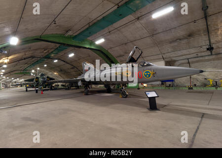 Göteborg, Schweden - 10.JULI 2011: Saab Dragen Kampfjet im Aeroseum. Das Museum ist ein einzigartiges Reiseziel innerhalb einer deklassierte Schwedische Luft für Stockfoto