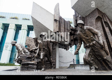 Teil des Warschauer Aufstandes Monument, einem Denkmal für den Warschauer Aufstand von 1944, Am 22. Oktober 2017 in Warschau, Polen Stockfoto