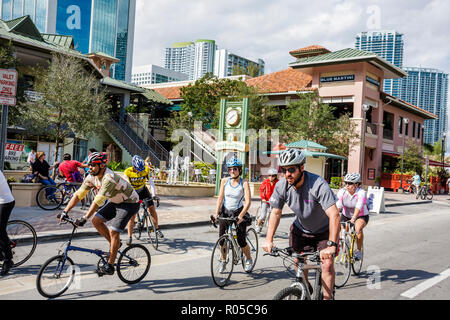 Miami Florida, Mary Brickell Village, Bike Miami Days, Community Event, Fahrrad, Radfahren, Reiten, Radfahren, Fahrer, Radfahrer, Fahrrad freundliche Stadt, Shopping Shop Stockfoto