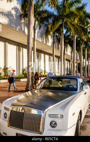 Miami Beach Florida, Miami Beach Convention Center, Center, Rolls Royce, außen, vorne, Eingang, Auto, Auto, geparkt, Luxus, Auto, Auto, Expen Stockfoto