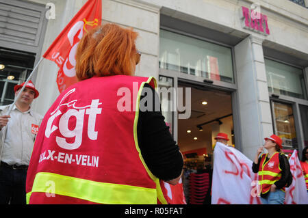 In den Streik Tati's Mitarbeiter protestieren gegen in Lyon, Frankreich Stockfoto