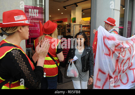 In den Streik Tati's Mitarbeiter protestieren gegen in Lyon, Frankreich Stockfoto