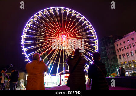 Essen Festival, Licht Kunst Licht Installationen in der Innenstadt von Essen, beleuchtete Riesenrad am Burgplatz, Deutschland Stockfoto