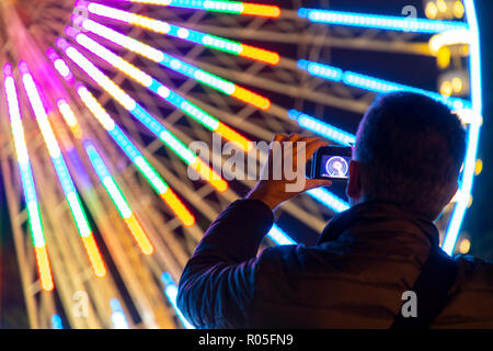 Essen Festival, Licht Kunst Licht Installationen in der Innenstadt von Essen, beleuchtete Riesenrad am Burgplatz, Deutschland Stockfoto