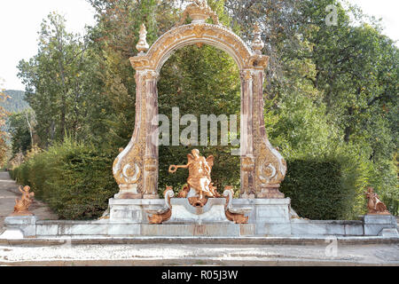 Horizontale Ansicht von Brunnen, um den Sieg in den königlichen Gärten von La Granja de San Ildefonso, Segovia, Spanien Stockfoto