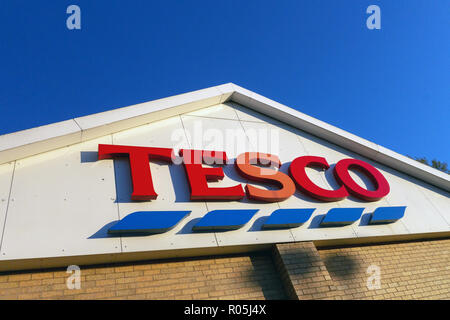 Tesco und Marke Anmelden Dinnington, Rotherham Stockfoto