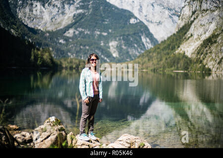 Asiatische Touristen, Obersee, Nationalpark Berchtesgaden, Deutschland, Europa. Stockfoto
