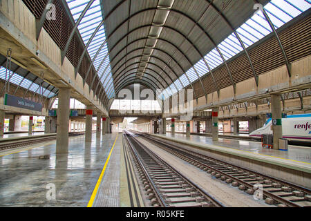 Sevilla, Spanien, 19. Oktober, 2016: Sevilla Bahnhof Santa Justa, einem geschäftigen Intercity Verbindung Hub Stockfoto