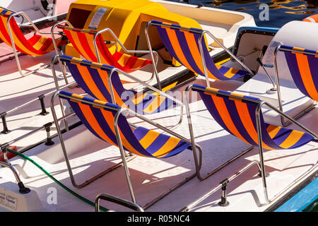 Tretboote in Riva del Garda am Gardasee in Norditalien Stockfoto