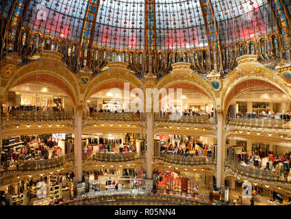 Innenraum der Galeries Lafayette, Department Store in Paris Stockfoto