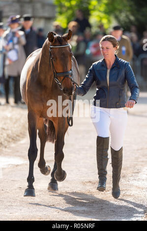 Lauren Kieffer und Veronica während die Tierärzte, Inspektion, Mitsubishi Motors Badminton Horse Trials, Badminton, Gloucestershire, 2018 Stockfoto