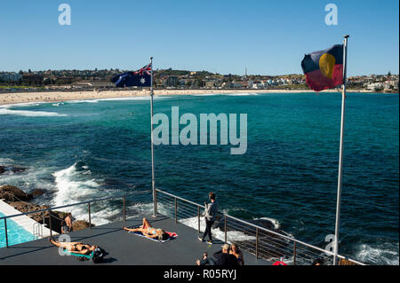 Sydney, Australien, Liebhaber der Sonne am Bondi Eisberge schwimmen Verein Stockfoto