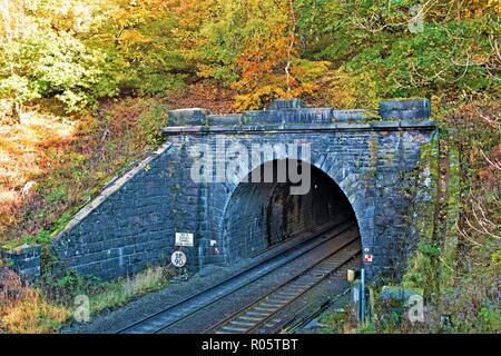 Die Erfassung der Schienennetz, durch Totley Tunnel in Grindlebrook Station, in Derbyshire. Stockfoto