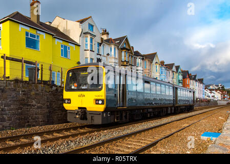 DAWLISH, Devon, Großbritannien - 26 Okt 2018: Gwr Klasse 143 Pacer 143619 für die Innenreinigung der Züge in Richtung Norden nach Exmouth entfernt. Stockfoto