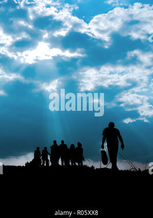 Sonnenstrahlen Menschen beleuchten. Die Zuwanderung von Menschen. Stockfoto