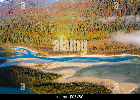 Isar, an die Zuflüsse in den See Sylvenstein, drone Bild, Lenggries, Isarwinkel, Oberbayern, Bayern, Deutschland Stockfoto