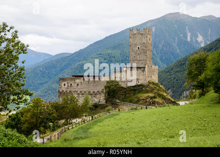 Fürstenburg, Castello del Principe, 13. Jahrhundert, heute eine Fachschule für Land- und Forstwirtschaft, in der Nähe von Burgeis Stockfoto