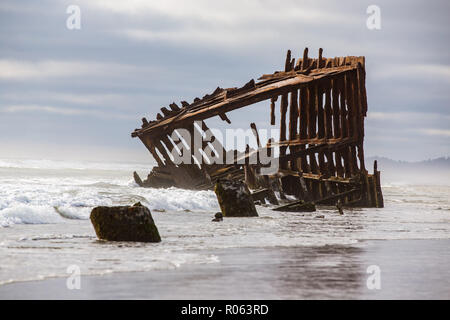 Peter Iredale schiffbruch an der Küste von Oregon, Astoria. Stockfoto