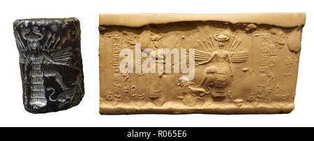 6367. Die mesopotamische geflügelte Göttin Ishtar Zähmung ein Löwe (Mitte), Göttin Ninishkun auf der linken Seite. Das akkadische Zylinderdichtung dating C. 2330-2150 v. Chr.. Stockfoto