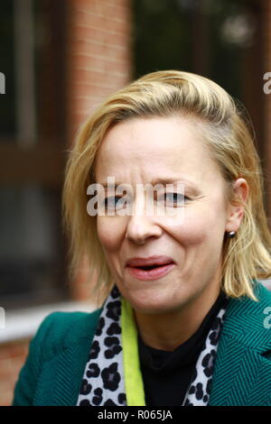 Daisy McAndrew in London, November 2018. Journalist und Radiomoderator. Foto Russell Moore. Stockfoto