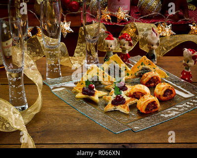 Ich höre Sie Technik auf Canapes Stockfoto