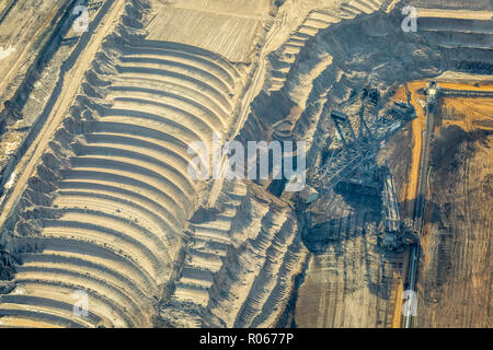 Braunkohle Bagger, Luftbild, große Demonstration gegen die Räumung des Hambacher Forst, Hambach Hambacher Forst, Etzweiler, Elsdorf, Stockfoto