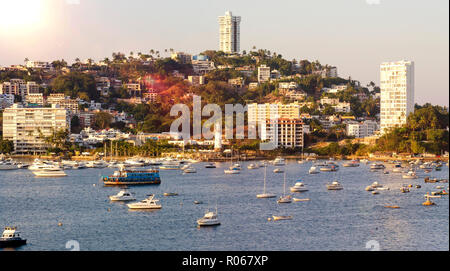 Panoramablick auf die Wolkenkratzer Riviera von Acapulco Mexiko Stockfoto