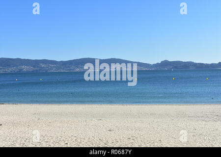 Berühmter Silgar Beach in Rias Baixas. Sanxenxo, Galicien, Spanien. Stockfoto