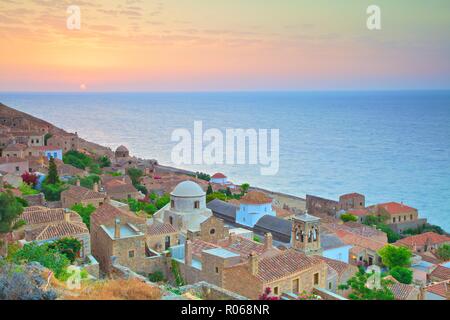 Sonnenaufgang über Monemvasia, Lakonien, Peloponnes, Griechenland, Europa Stockfoto