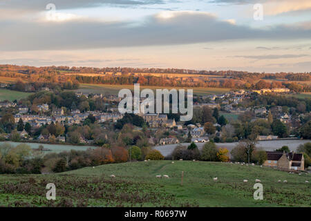 Blockley Dorf im Herbst bei Sonnenaufgang. Blockley, Gloucestershire, Cotswolds, England Stockfoto