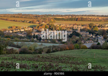 Blockley Dorf im Herbst bei Sonnenaufgang. Blockley, Gloucestershire, Cotswolds, England Stockfoto