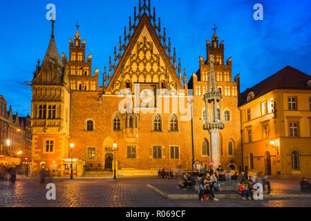 Breslauer Altstadt Aussicht bei Nacht auf der Ostseite des Alten Rathaus in Breslau spanning Renaissance, Gotik und der späten mittelalterlichen Baustilen. Stockfoto