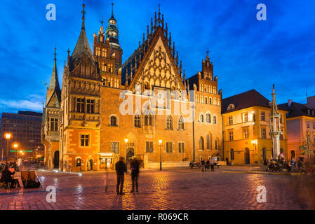 Altes Rathaus, Aussicht bei Nacht auf der Ostseite des Alten Rathaus in Breslau spanning Renaissance, Gotik und der späten mittelalterlichen Baustilen. Stockfoto