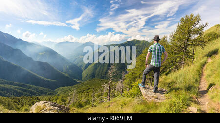 Panoramablick auf den Monte Legnoncino mit Valvarrone und Valsassina im Hintergrund, Lecco Provinz, Lombardei, Italien, Europa Stockfoto