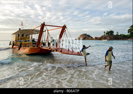 Malaysia, Redang Island ist bekannt für sein kristallklares Wasser, Sandstrände Stockfoto