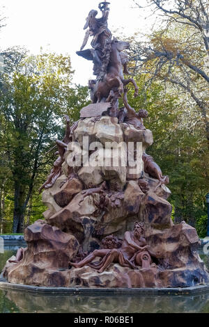 Vertikale Ansicht von Brunnen zum Ruhm im Royal Palace Gärten von La Granja de San Ildefonso in der Provinz Segovia, Spanien Stockfoto