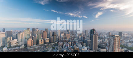 Panorama von der Skyline von Osaka Umeda Bezirk bei Sonnenuntergang. Stockfoto