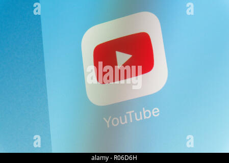 Youtube App auf Handy Bildschirm Stockfoto