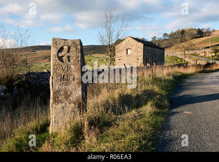 Keltisches Kreuz feiert Königin Victoria's Golden Jubilee, Oughtershaw, Yorkshire Dales National Park. Auf der Route der Dales Art Trail gelegen. Stockfoto