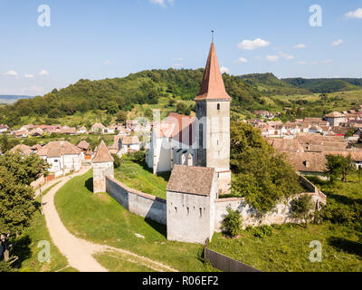 Saros pe Tarnave (Scharosch der Kokel), befestigte ummauerte Denkmal lutherischen Kirche in der Nähe von Birthälm Stadt in Sibiu, Siebenbürgen, Rumänien. Mittelalterliche Burg o Stockfoto